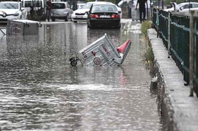 YAĞMUR SONRASI MEYDANA GELEN SEL NEDENİYLE BELEDİYENİN TAZMİNAT SORUMLULUĞU