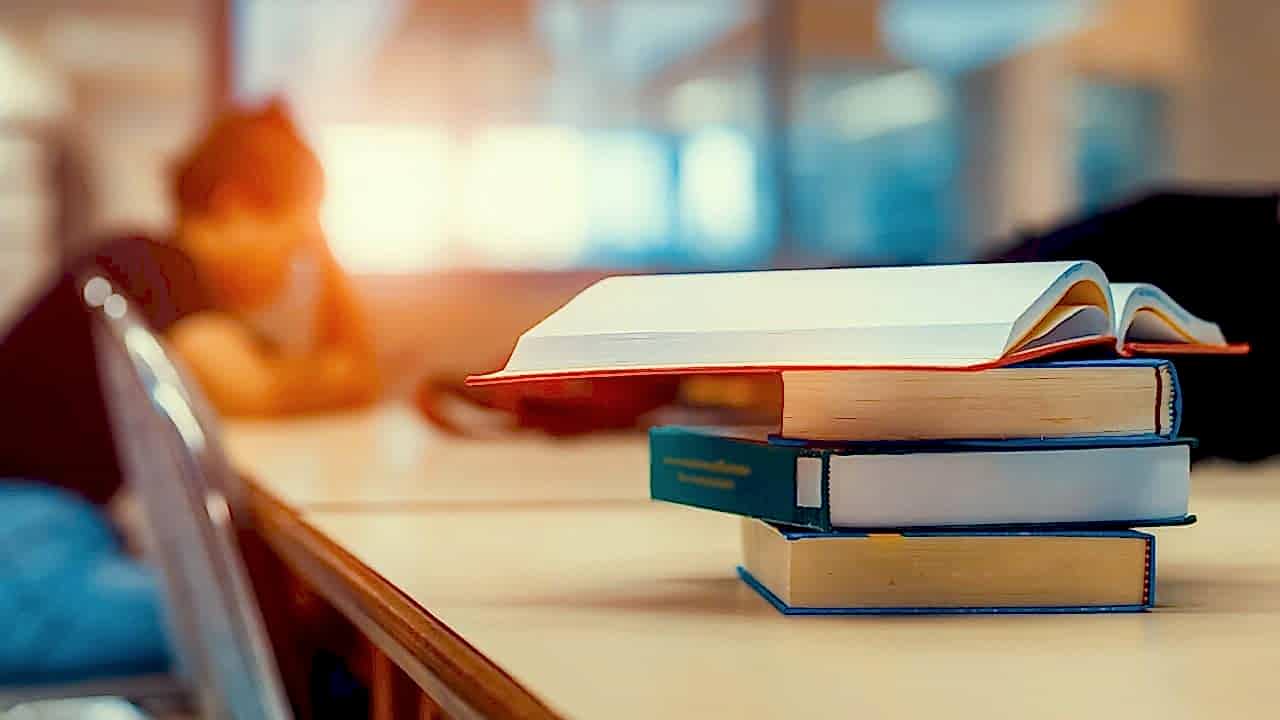 Gerçeğinden farklı ve başka bir kişi adına olan not çizelgeleriyle yatay geçiş başvurusunda bulunan kişinin kaydının silinmesi